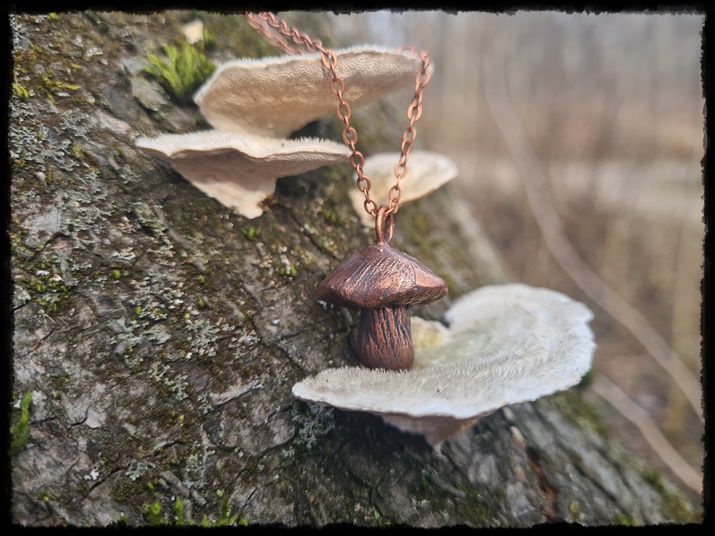Wisior grzyb miedziany