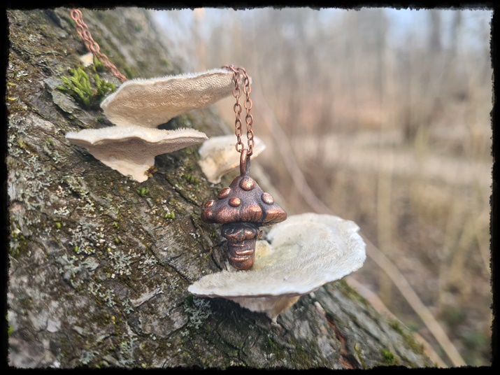 Wisior grzyb miedziany