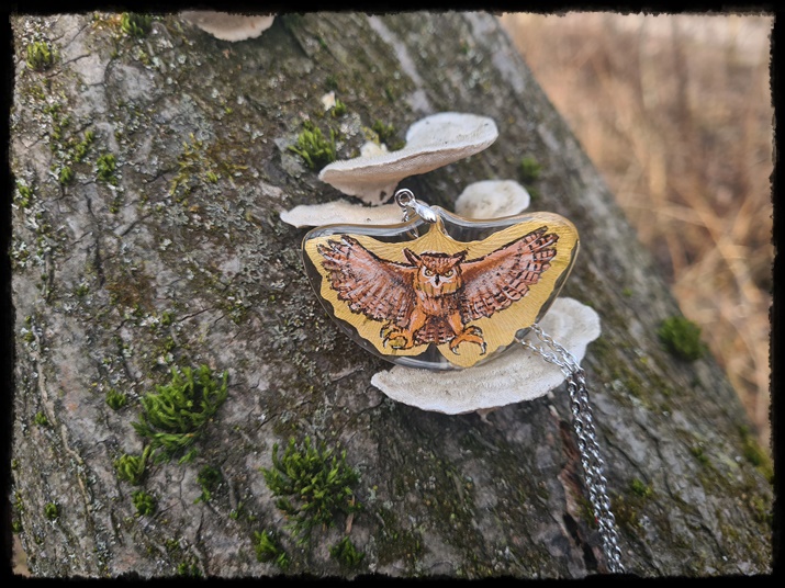 Wisior sowa na liściu