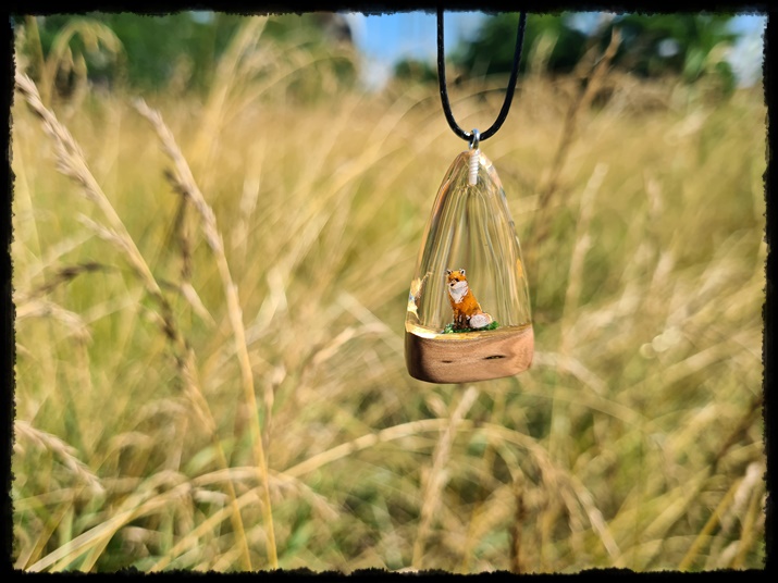 Wisior kropla z lisem