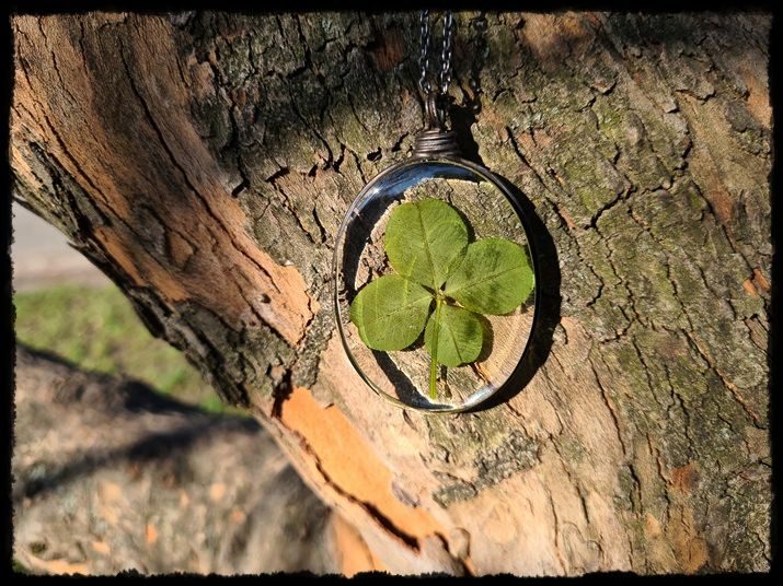 Wisior z czterolistną koniczyną