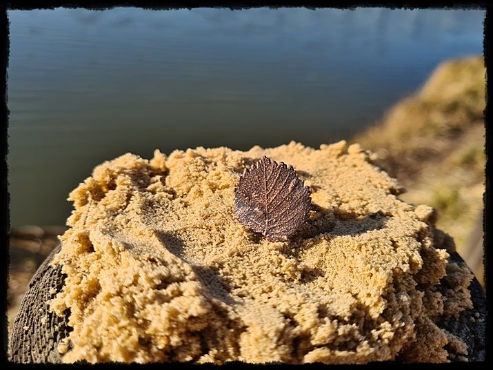 Pierścionek miedziany z liściem