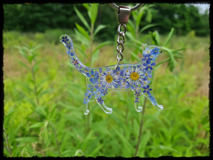 Brelok kot z kwiatami