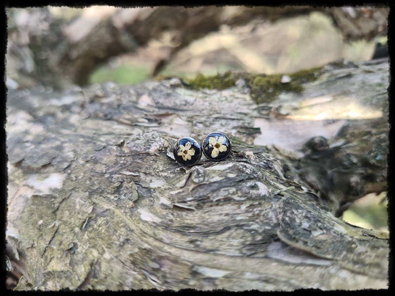 Kolczyki wkrętki z kwiatem bzu