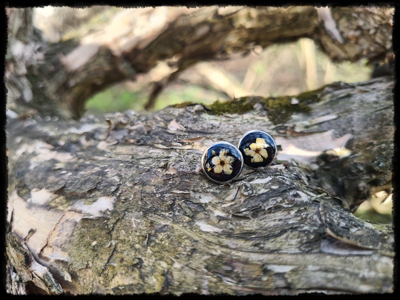 Kolczyki wkrętki z kwiatem bzu