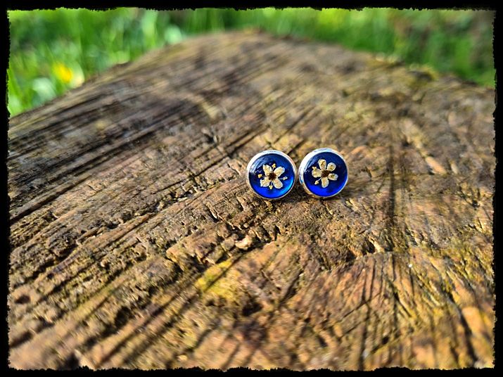 Kolczyki wkrętki z kwiatem bzu