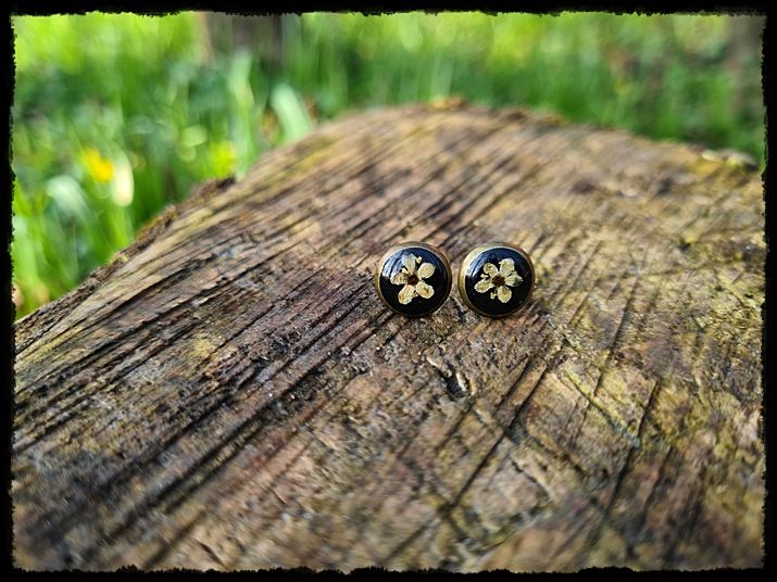 Kolczyki wkrętki z kwiatem bzu