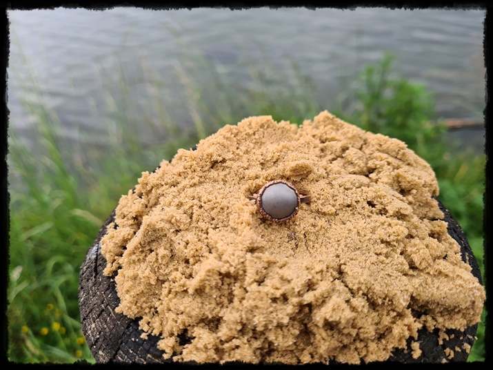 Pierścionek miedziany z hematytem