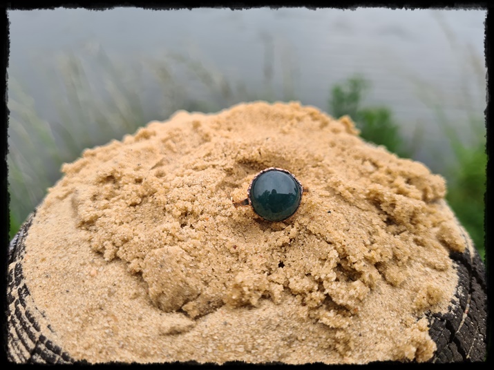 Pierścionek miedziany z agatem