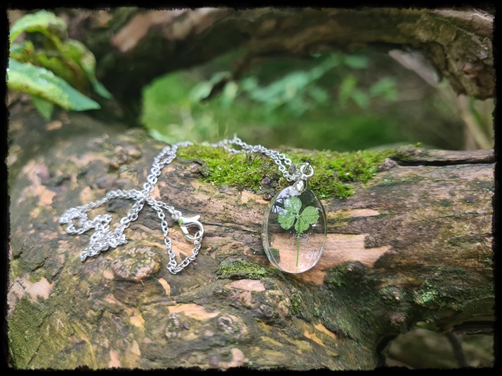 Wisior z czterolistną koniczyną