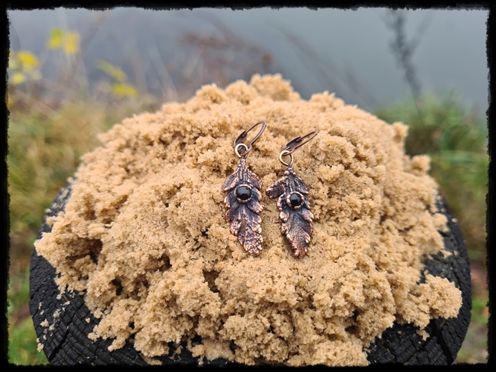 Kolczyki miedziane liście paproci z onyksem