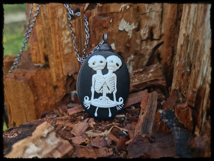 Wisior kamea kościotrupy