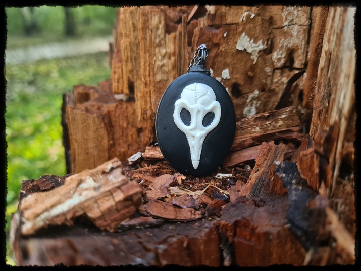 Wisior kamea czaszka ptaka