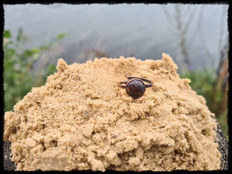 Pierścionek miedziany z jaspisem