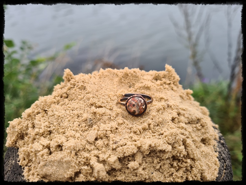 Pierścionek miedziany z jaspisem