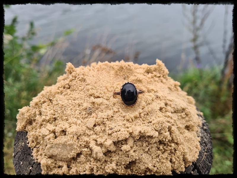 Pierścionek miedziany z onyxem