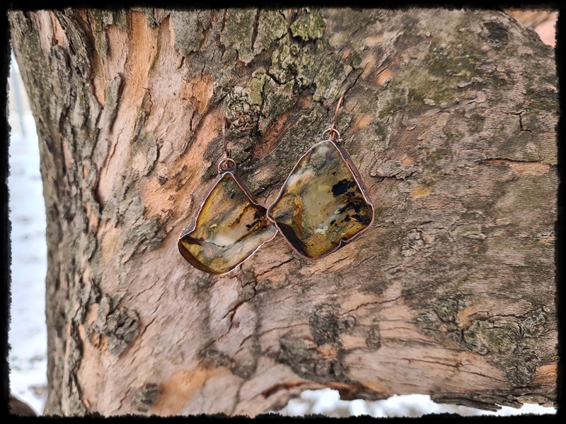 Kolczyki miedziane z bursztynem