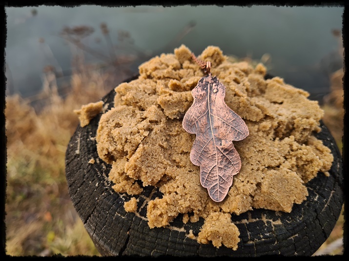 Wisior liść dębu w miedzi