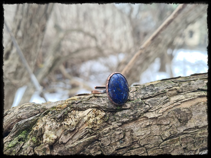 Pierścionek miedziany z lapis lazuli
