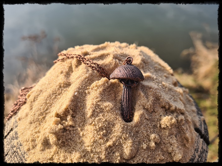 Wisior grzyb miedziany