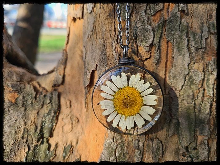 Wisior ze złocieniem